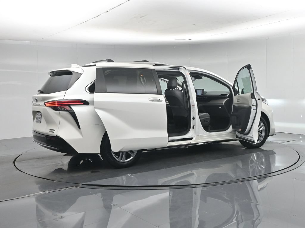 Used 2021 Toyota Sienna Limited FWD image 6
