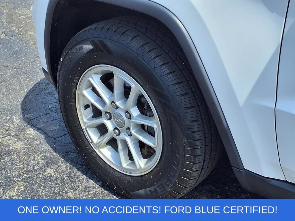 Used 2019 Jeep Grand Cherokee Laredo AWD/4WD image 25