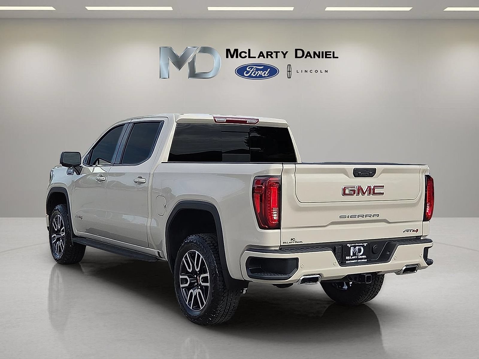 Used 2026 GMC Sierra 1500 AT4 w/ AT4 Premium Package AWD/4WD image 4