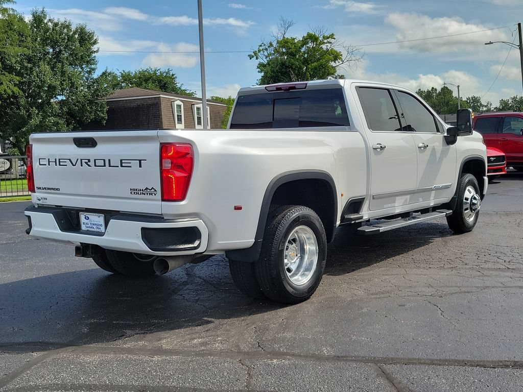 Used 2024 Chevrolet Silverado 3500 High Country w/ High Country Premium Package AWD/4WD image 4