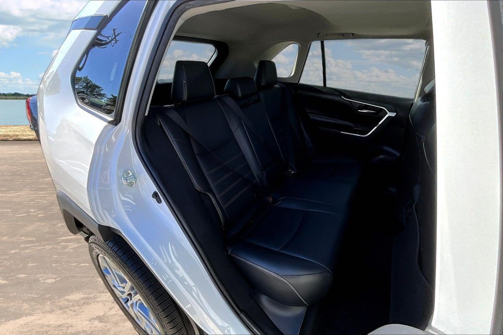 Used 2022 Toyota RAV4 XLE Premium FWD image 27
