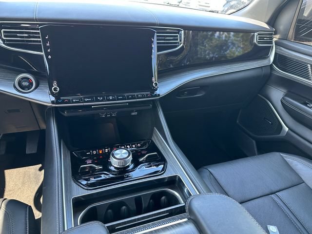 Used 2023 Jeep Wagoneer Series III w/ Convenience Group I AWD/4WD image 15