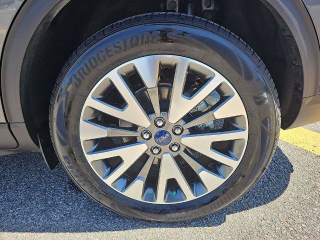 Certified 2020 Ford Escape Titanium AWD/4WD image 33