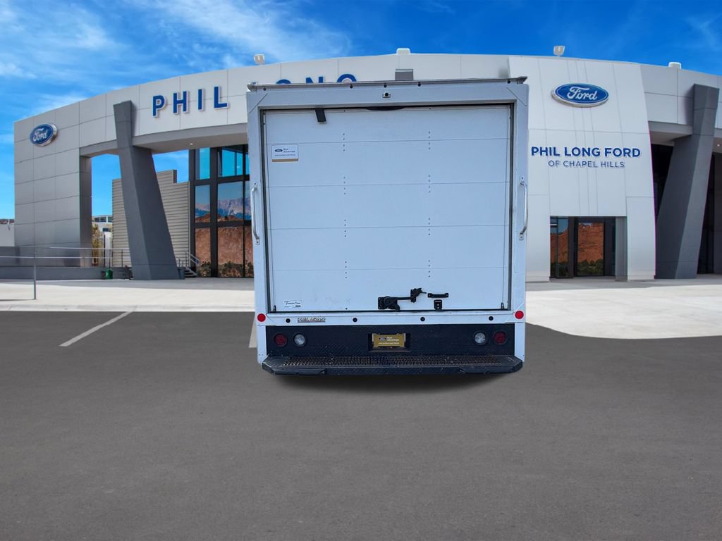 Certified 2023 Ford E-450 and Econoline 450 Super Duty w/ Driver's Safety Package RWD image 4