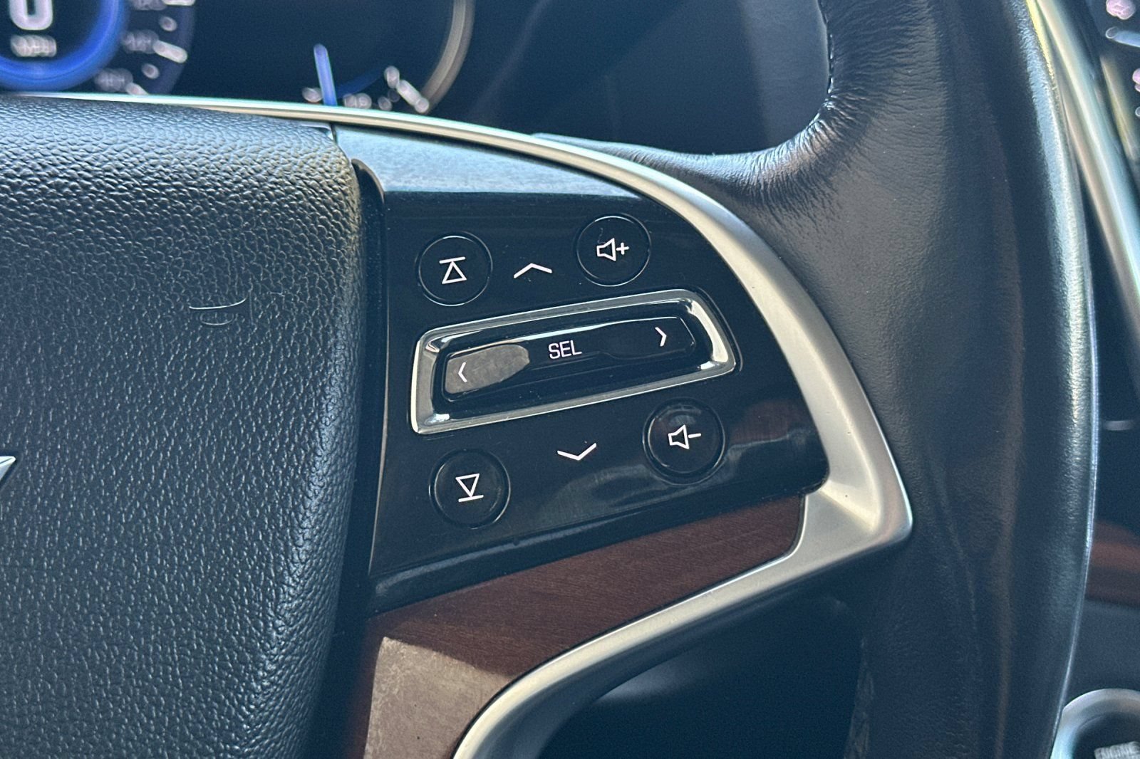Used 2018 Cadillac Escalade Premium Luxury AWD/4WD image 39