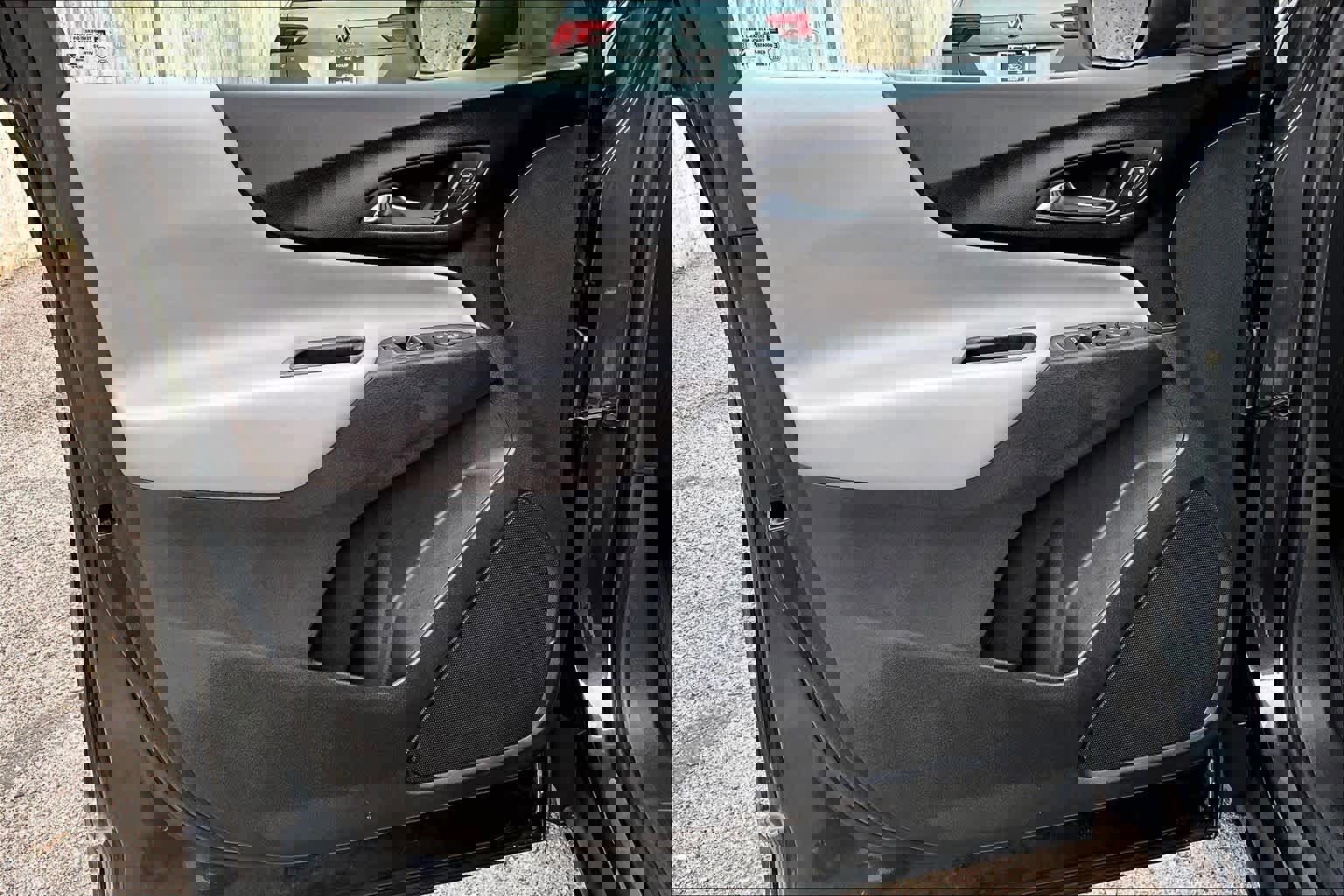 Used 2020 Chevrolet Equinox LS w/ LS Convenience Package image 22