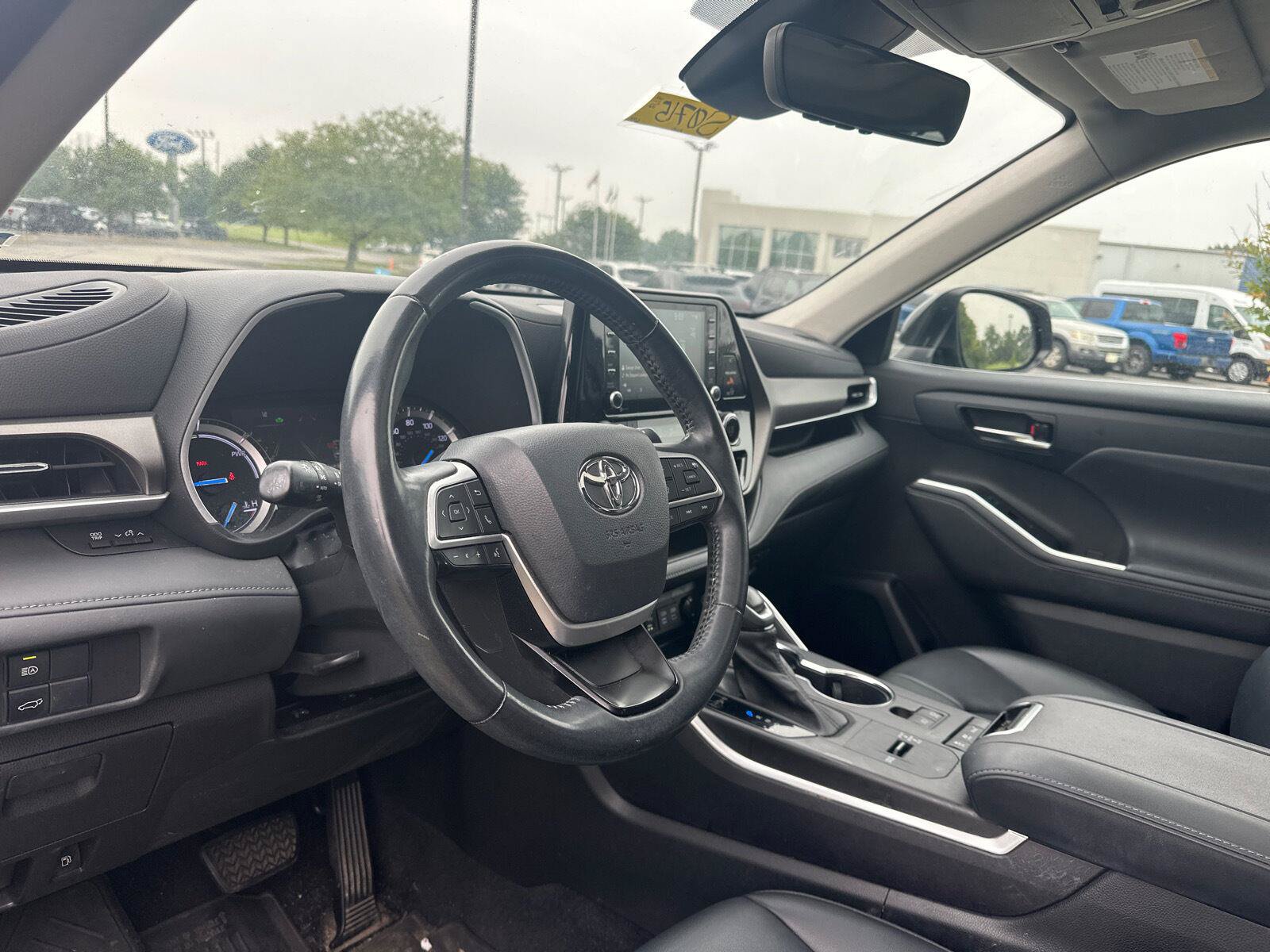 Used 2022 Toyota Highlander XLE AWD/4WD image 15