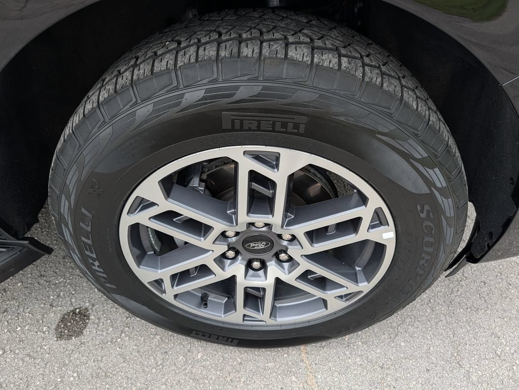 Certified 2025 Ford Expedition Active AWD/4WD image 37