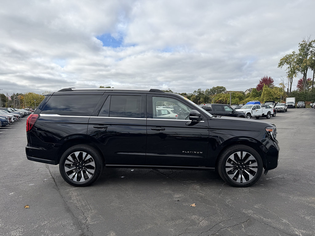 Certified 2025 Ford Expedition Platinum w/ Driver's Package AWD/4WD image 8