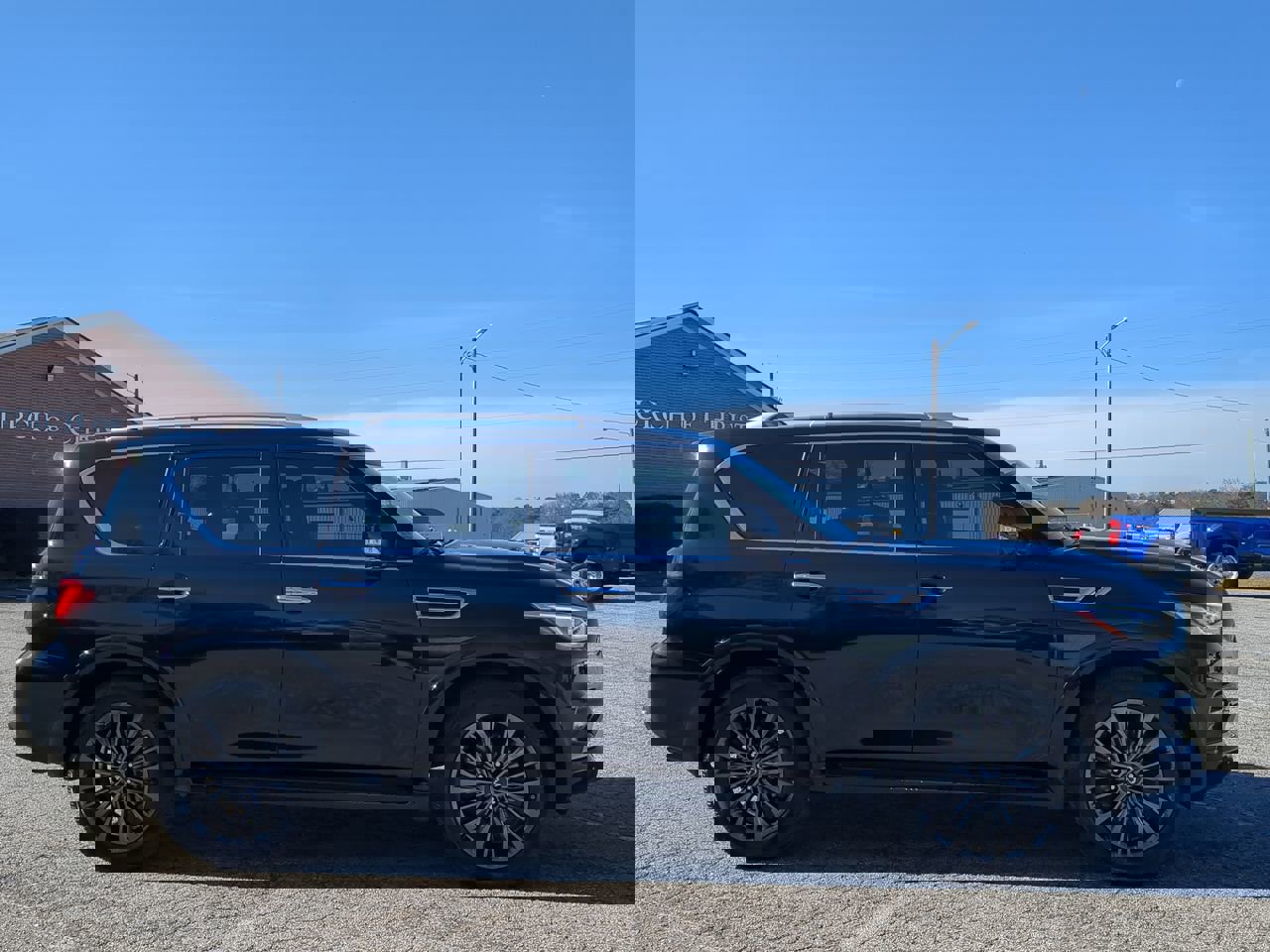 Used 2023 INFINITI QX80 Premium Select w/ All-Season Package video 2