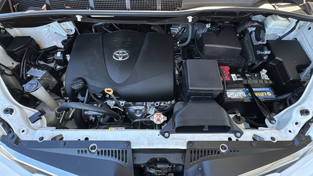 Used 2019 Toyota Sienna LE w/ Carpet Mat Package FWD image 26