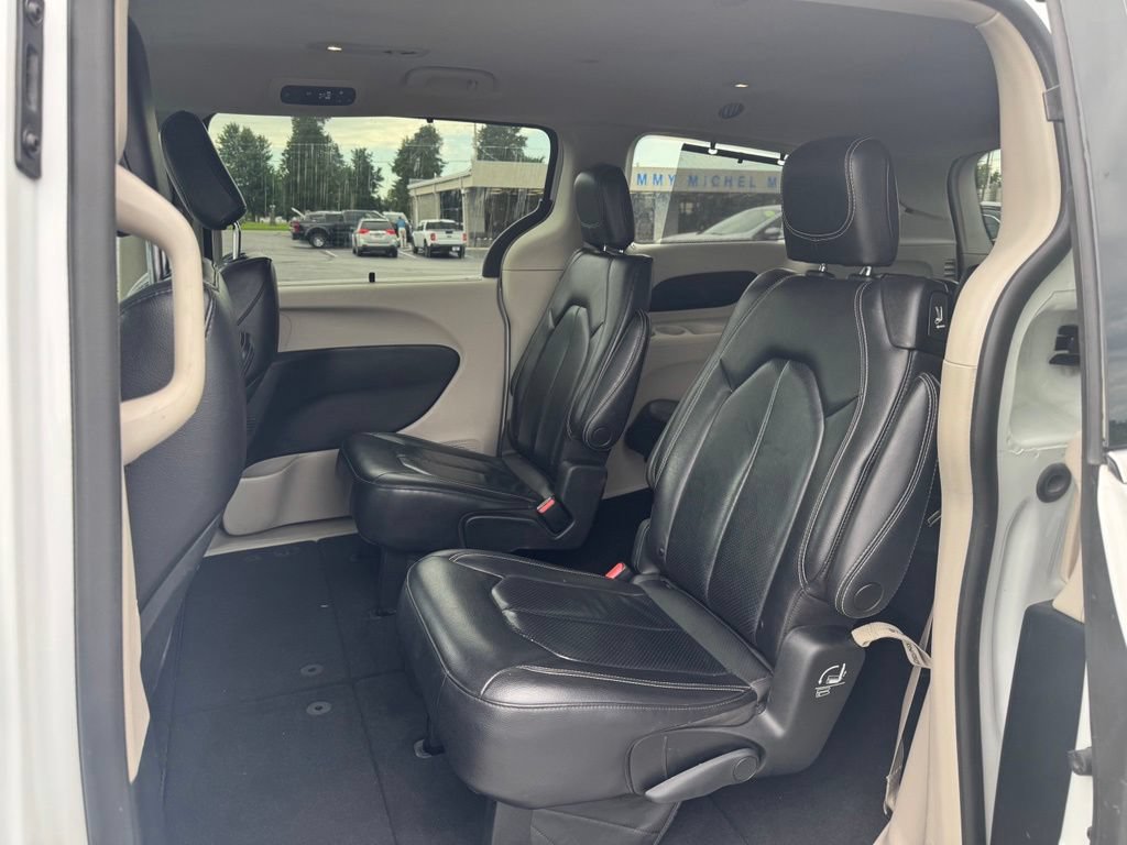 Used 2022 Chrysler Pacifica Touring-L FWD image 19