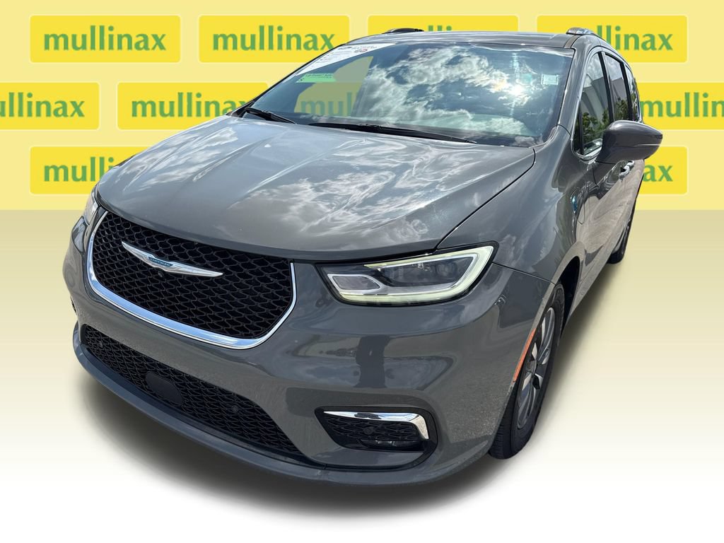 Used 2021 Chrysler Pacifica Touring-L FWD image 10