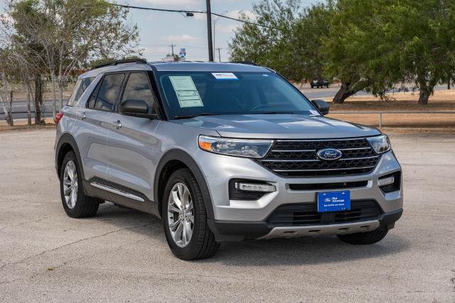 Certified 2020 Ford Explorer XLT w/ Equipment Group 202A RWD image 2