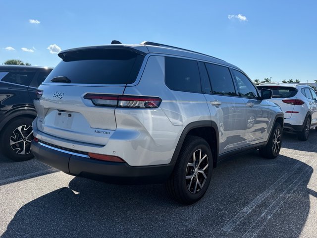 Used 2023 Jeep Grand Cherokee L Limited w/ Trailer Tow Group (B) AWD/4WD image 11