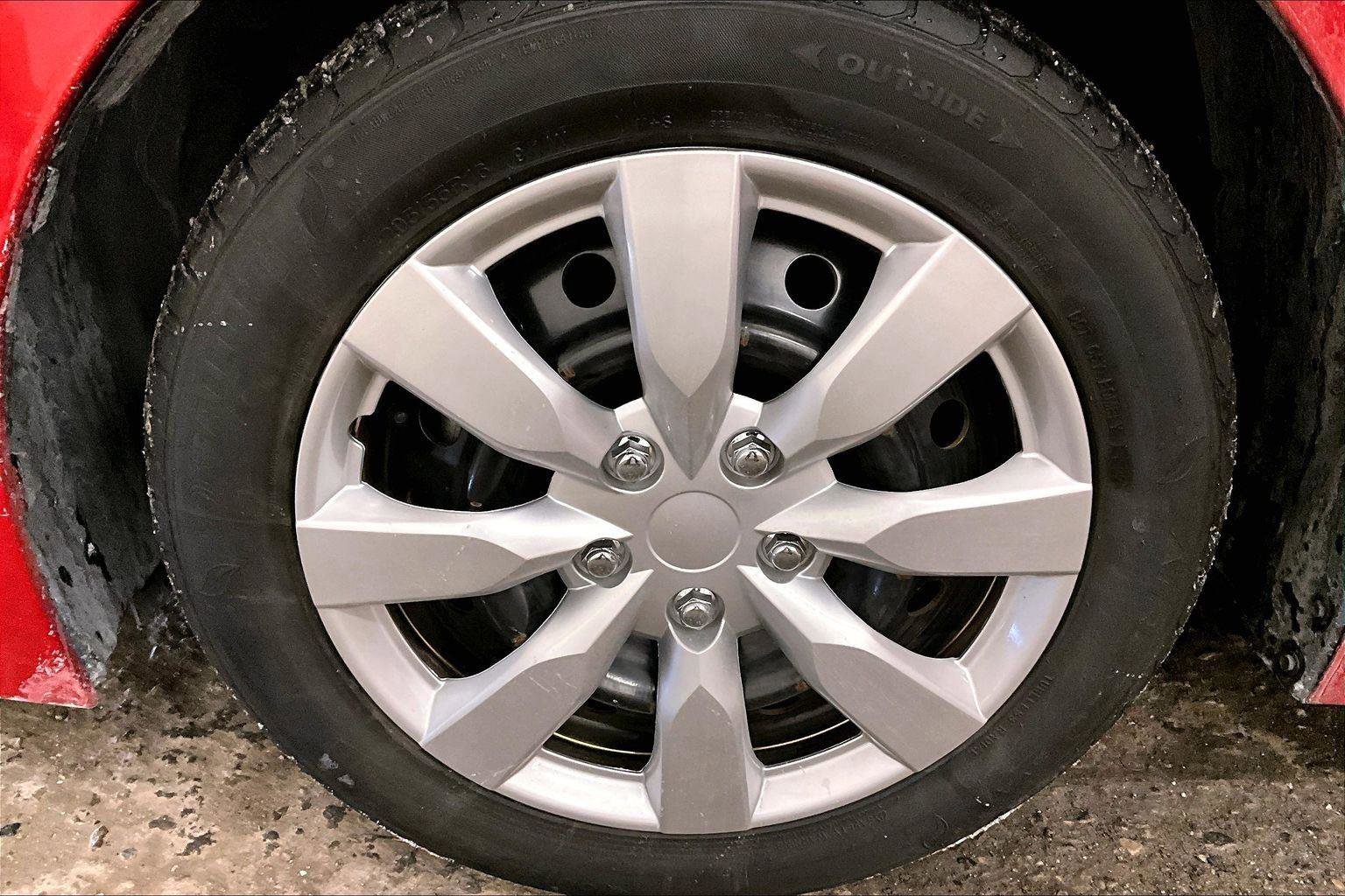 Used 2021 Toyota Corolla LE image 8