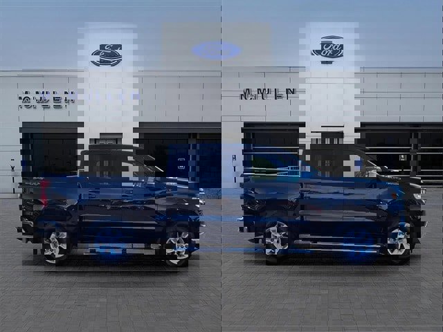 Used 2023 Chevrolet Silverado 1500 LT image 2