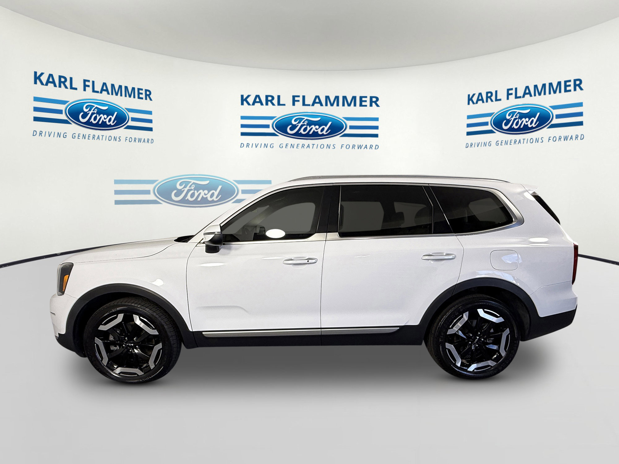 Used 2023 Kia Telluride S image 5