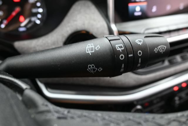 Used 2023 Jeep Compass Latitude AWD/4WD image 18