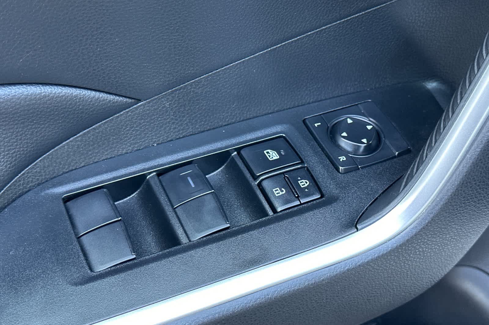 Used 2025 Toyota RAV4 LE AWD/4WD image 13
