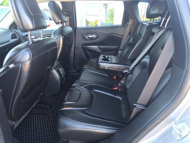 Used 2019 Jeep Cherokee Latitude Plus w/ Comfort/Convenience Group AWD/4WD image 11
