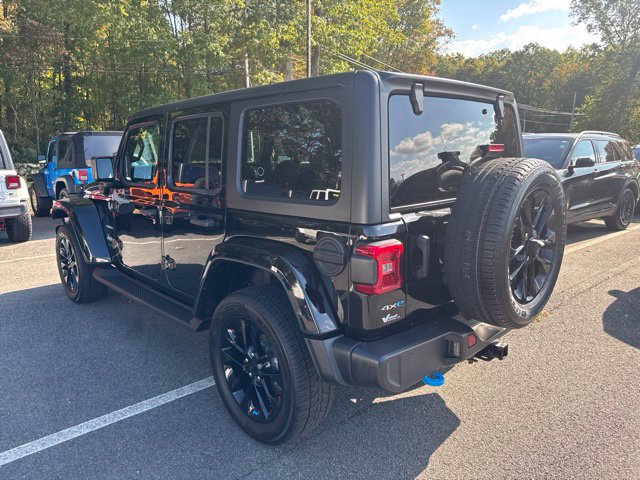 Used 2022 Jeep Wrangler Unlimited Sahara w/ Cold Weather Group AWD/4WD image 7