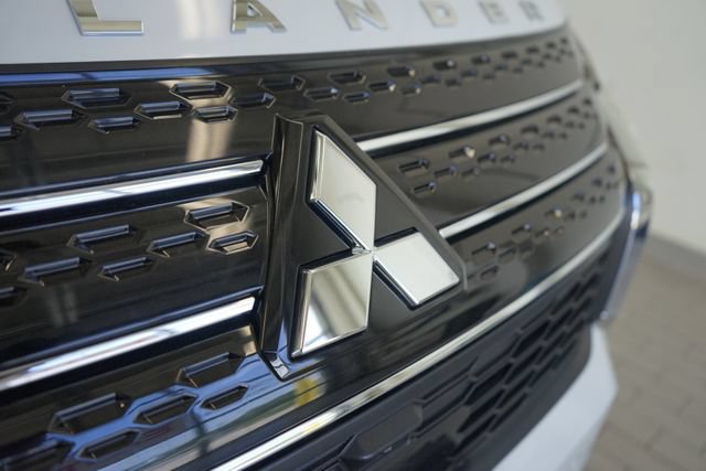 Used 2022 Mitsubishi Outlander SE AWD/4WD image 19