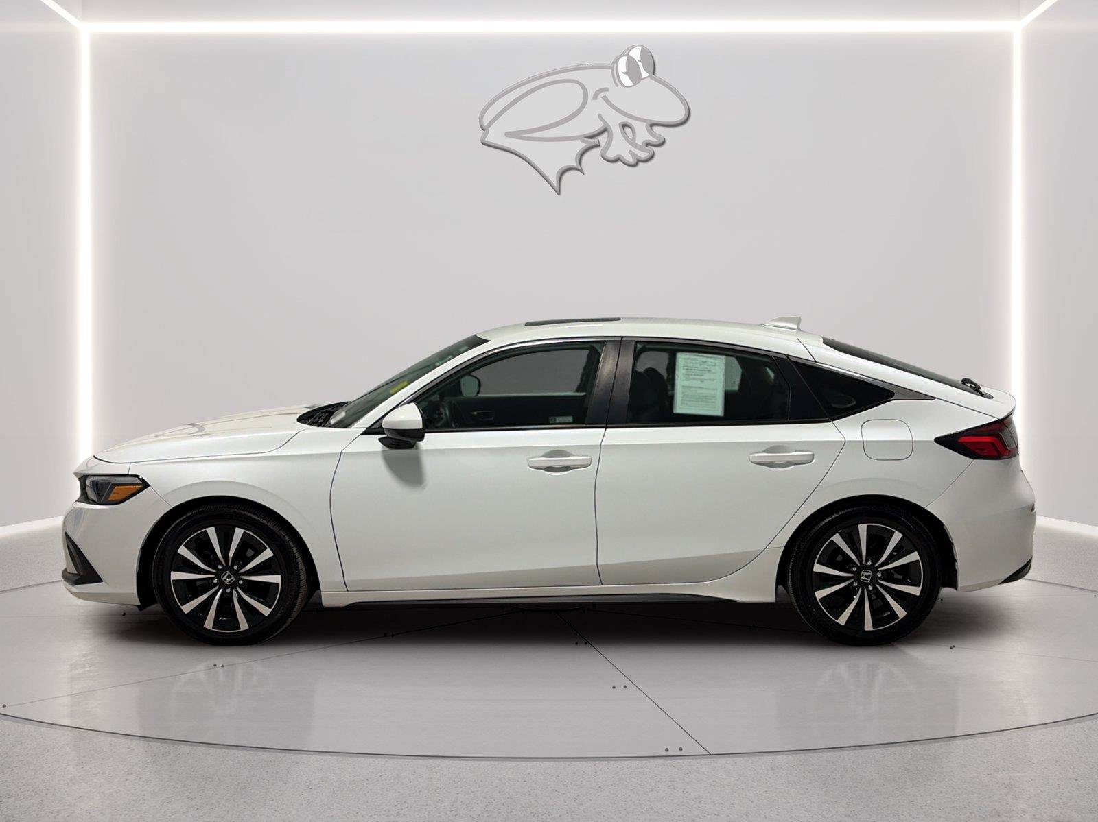 Used 2024 Honda Civic EX-L image 2