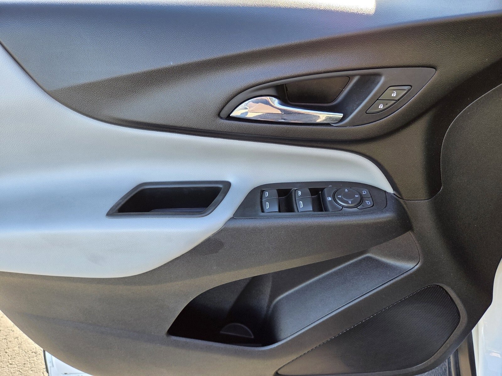 Used 2020 Chevrolet Equinox LS w/ LS Convenience Package image 17