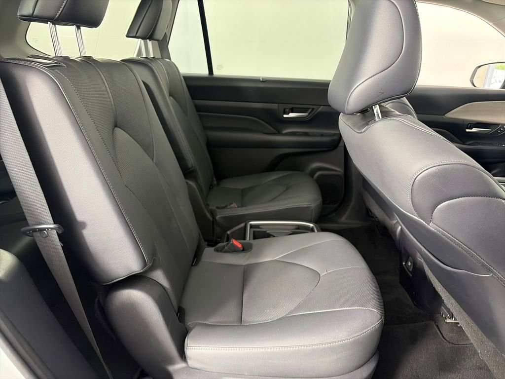 Used 2024 Toyota Grand Highlander AWD image 27