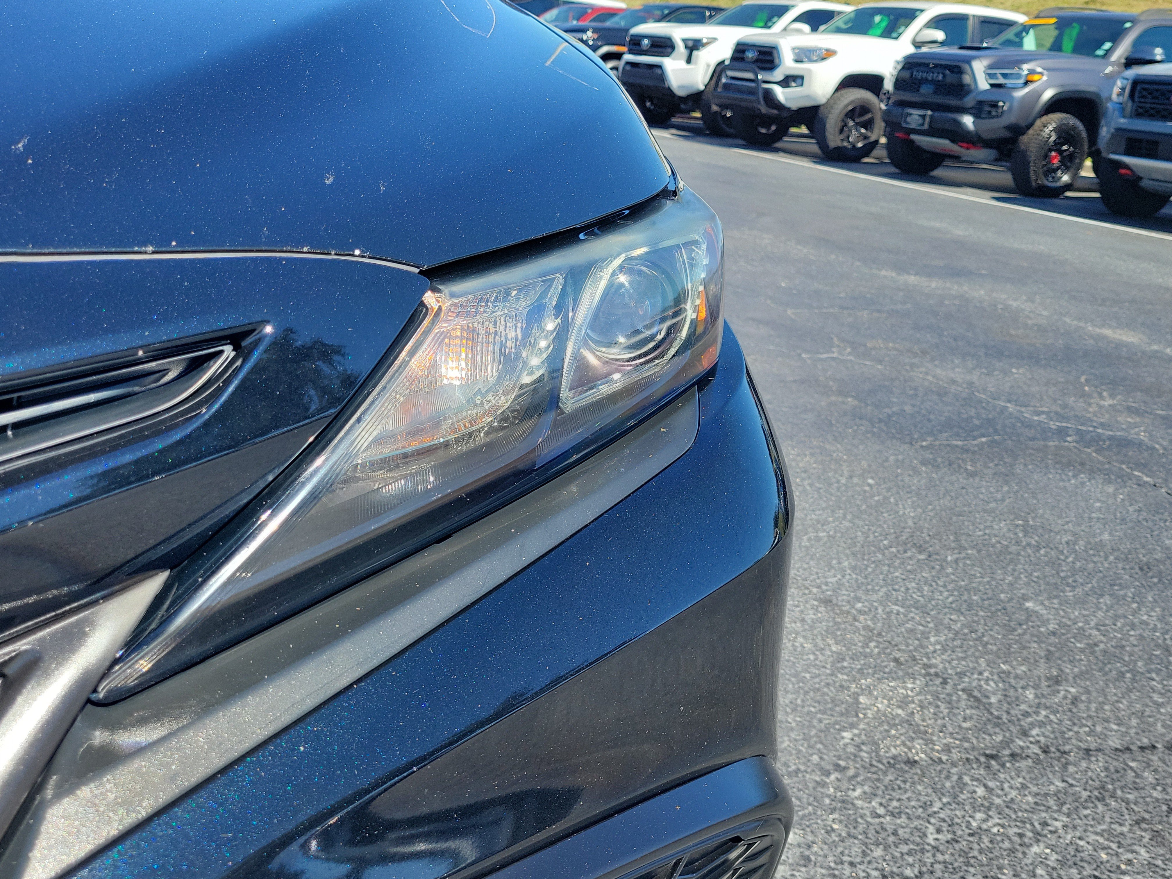 Used 2023 Toyota Camry SE FWD image 3