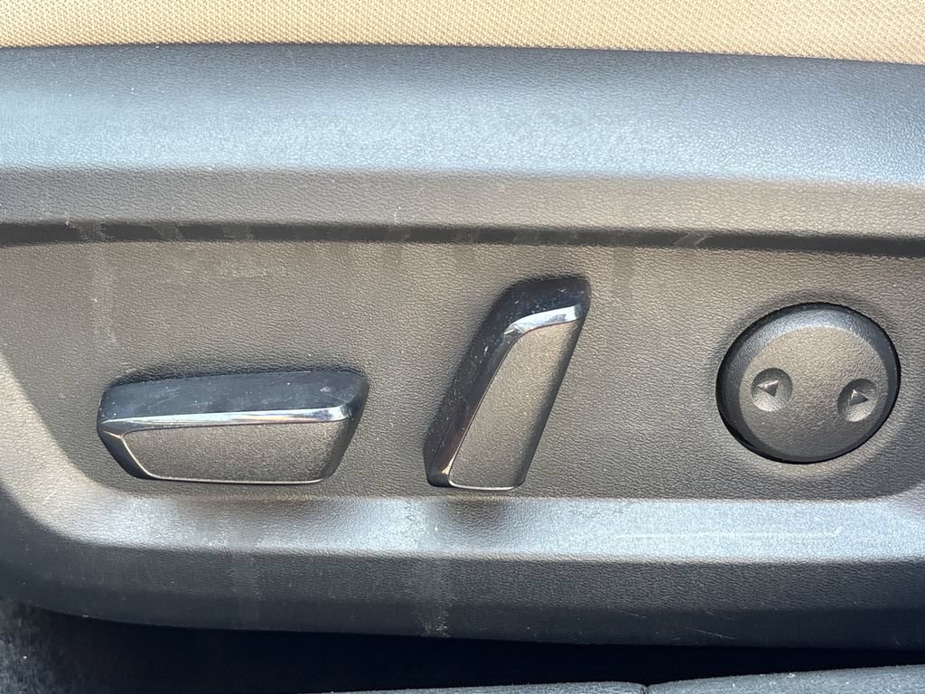 Used 2025 Nissan Rogue SV AWD/4WD image 28