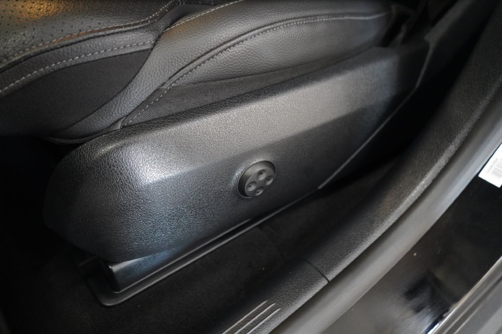 Used 2024 Mercedes-Benz GLC 300 4MATIC image 17