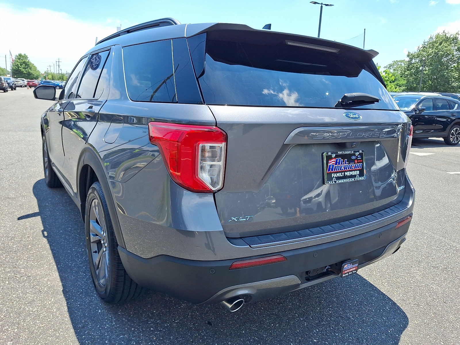 Certified 2023 Ford Explorer XLT w/ Equipment Group 202A AWD/4WD image 8