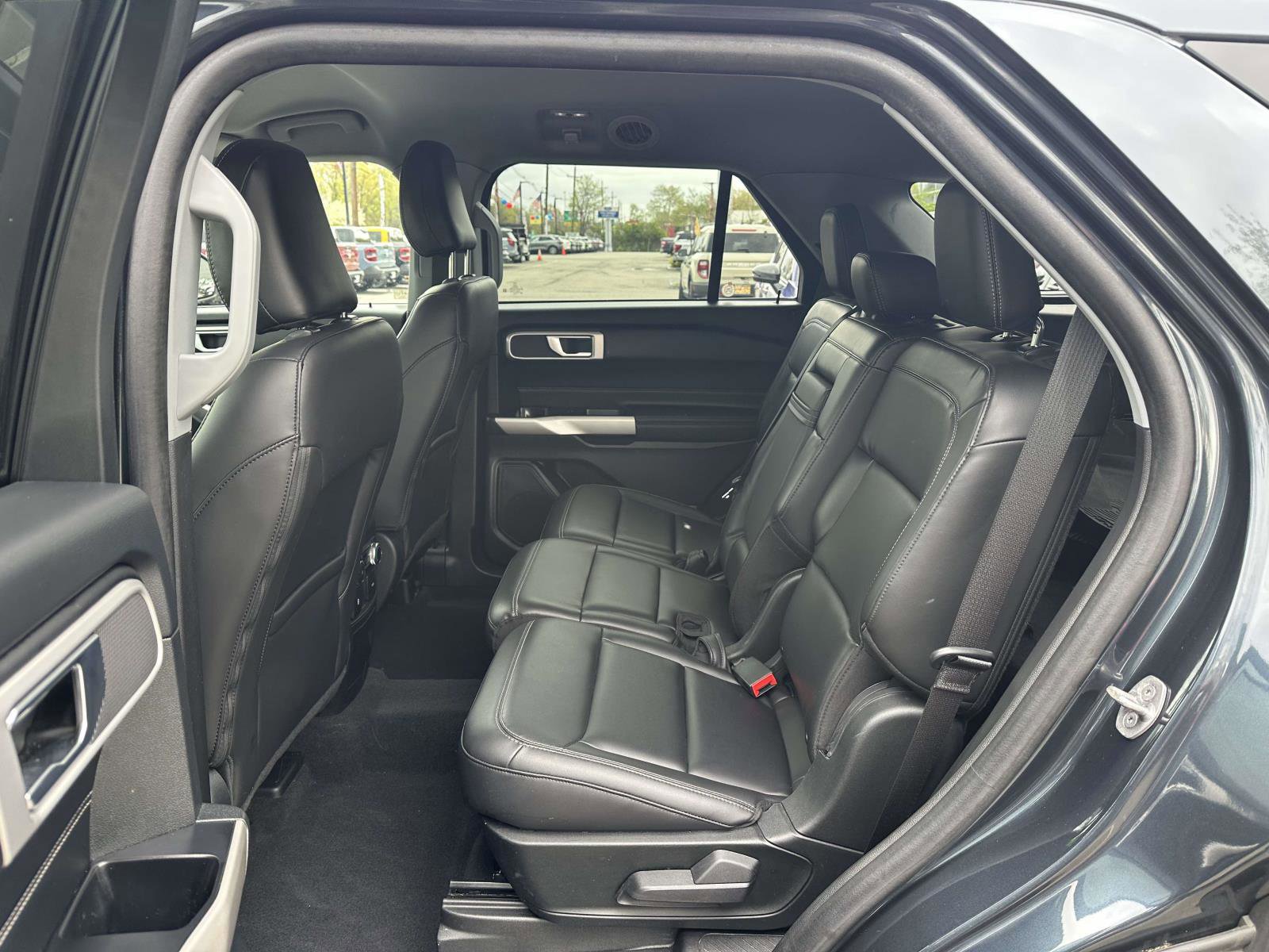 Certified 2022 Ford Explorer XLT w/ Equipment Group 202A AWD/4WD image 14