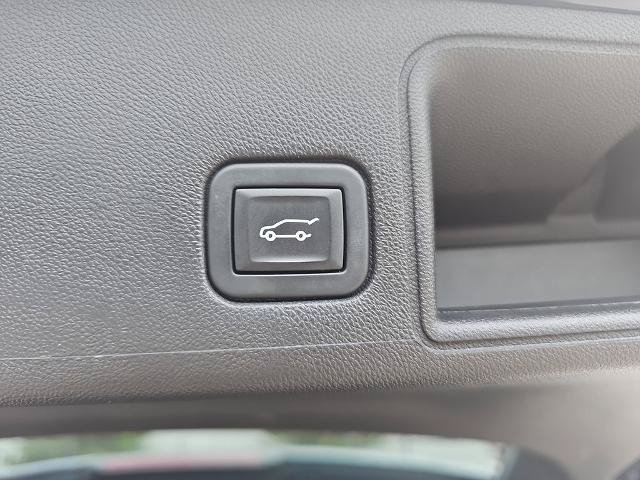 Used 2023 GMC Terrain SLT AWD/4WD image 13