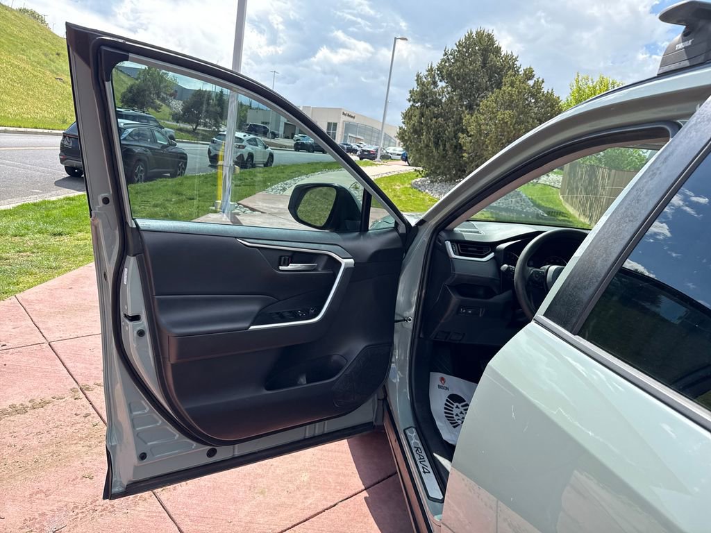 Used 2021 Toyota RAV4 XLE AWD/4WD image 11