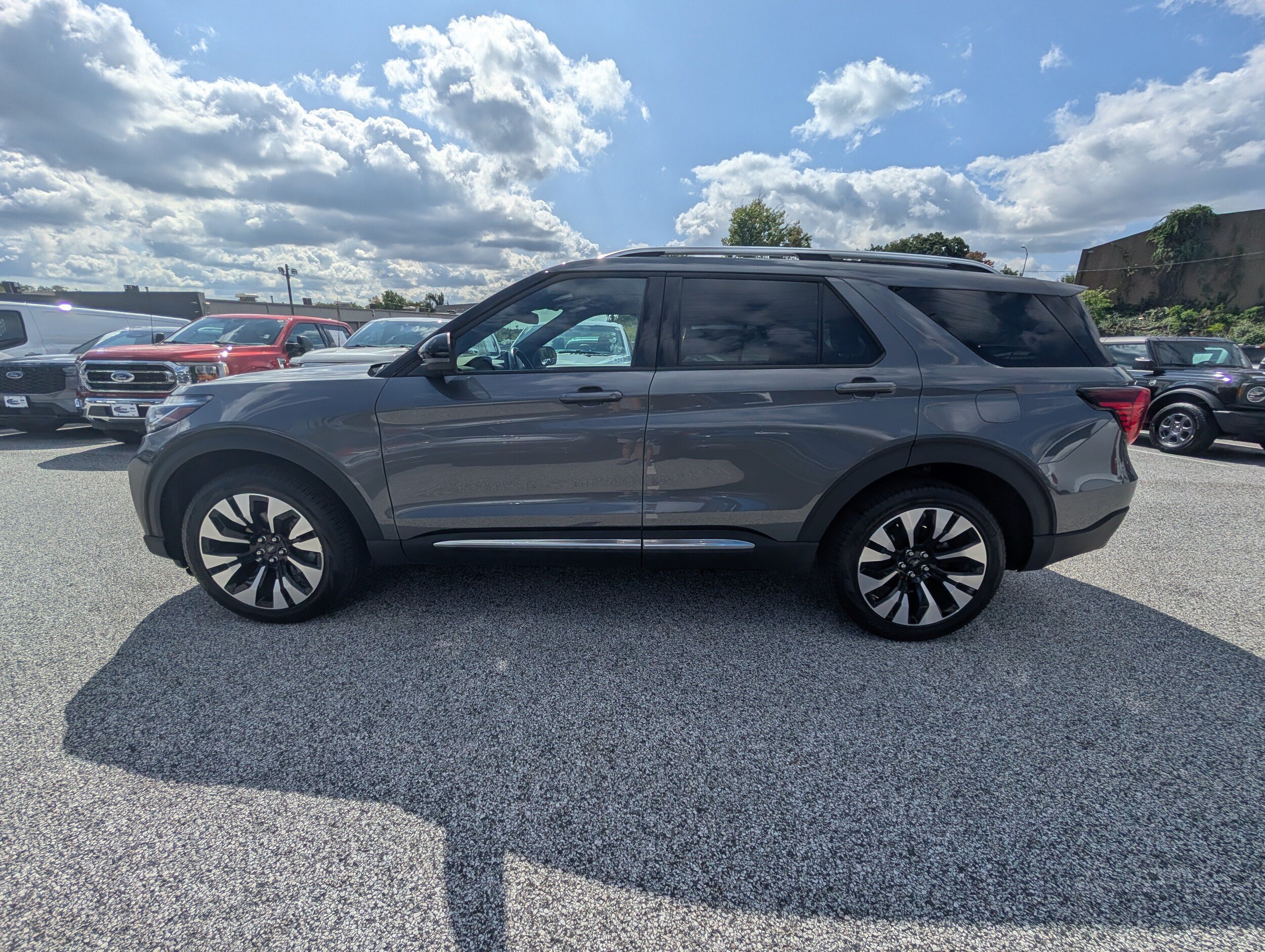 Certified 2025 Ford Explorer Platinum w/ LUX Leather Package AWD/4WD image 3