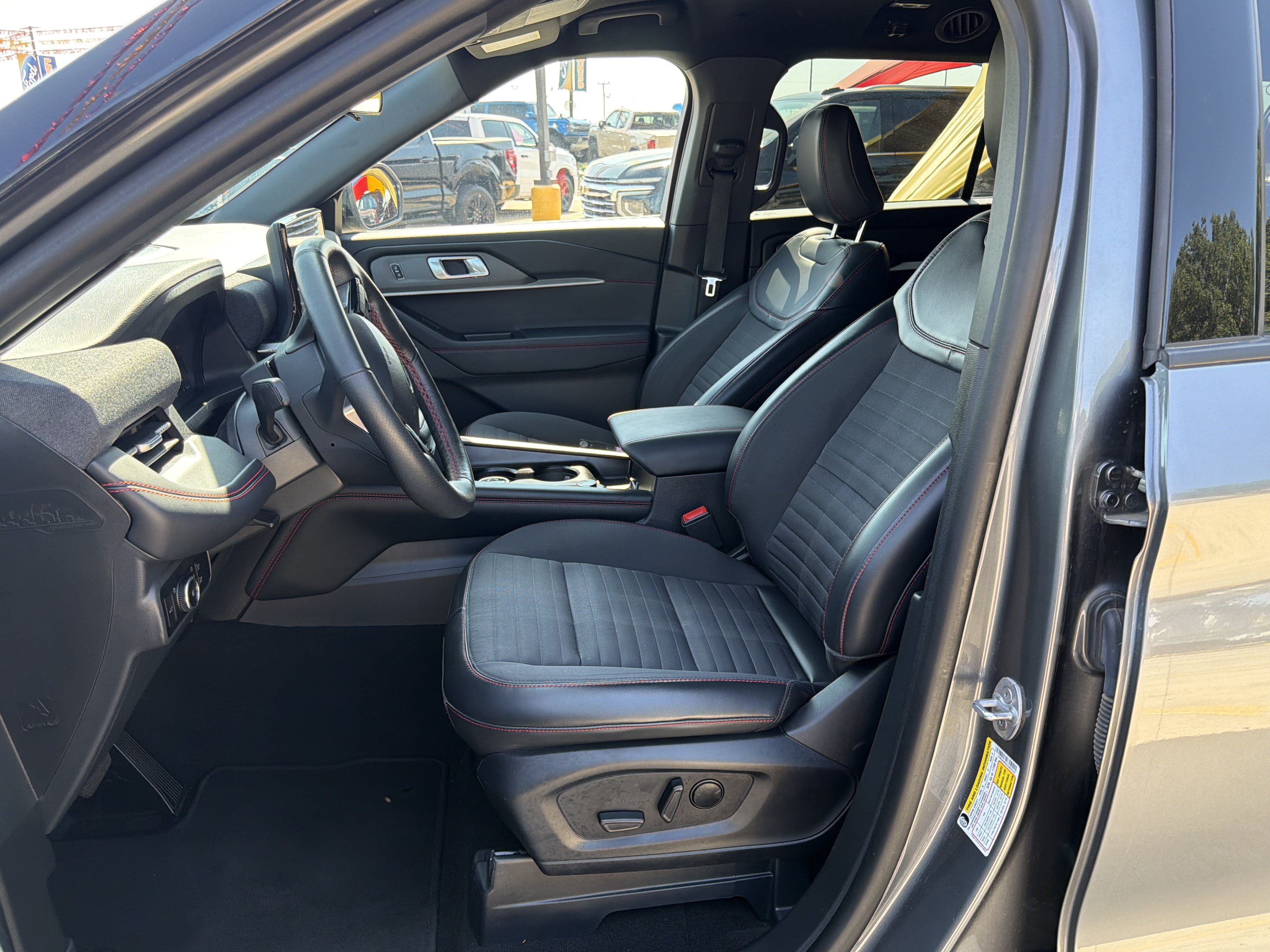 Certified 2025 Ford Explorer ST-Line AWD/4WD image 16