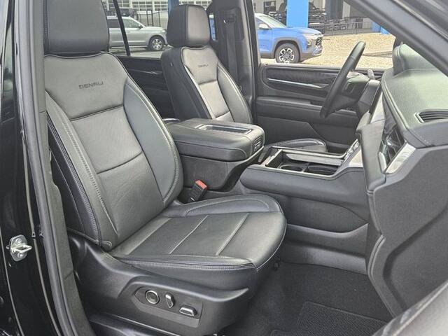 Used 2024 GMC Yukon XL Denali AWD/4WD image 18