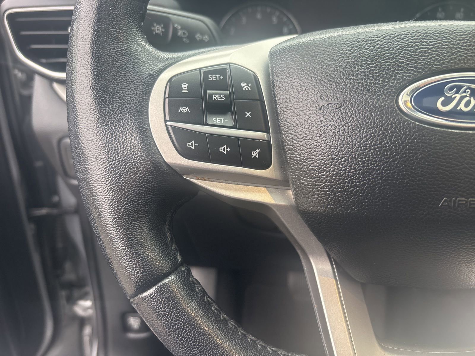 Certified 2022 Ford Explorer XLT w/ Equipment Group 202A AWD/4WD image 19