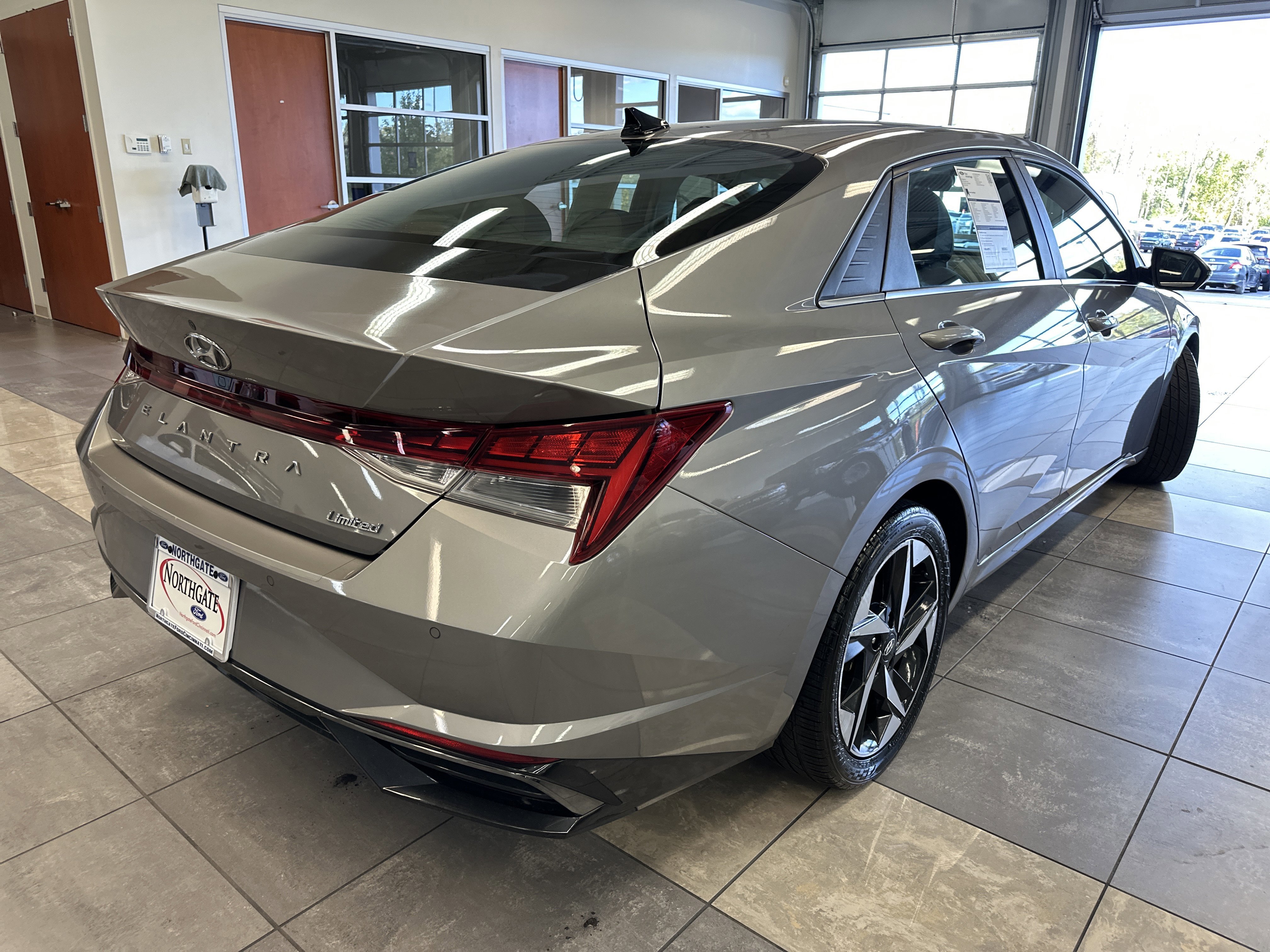 Used 2021 Hyundai Elantra Limited image 5