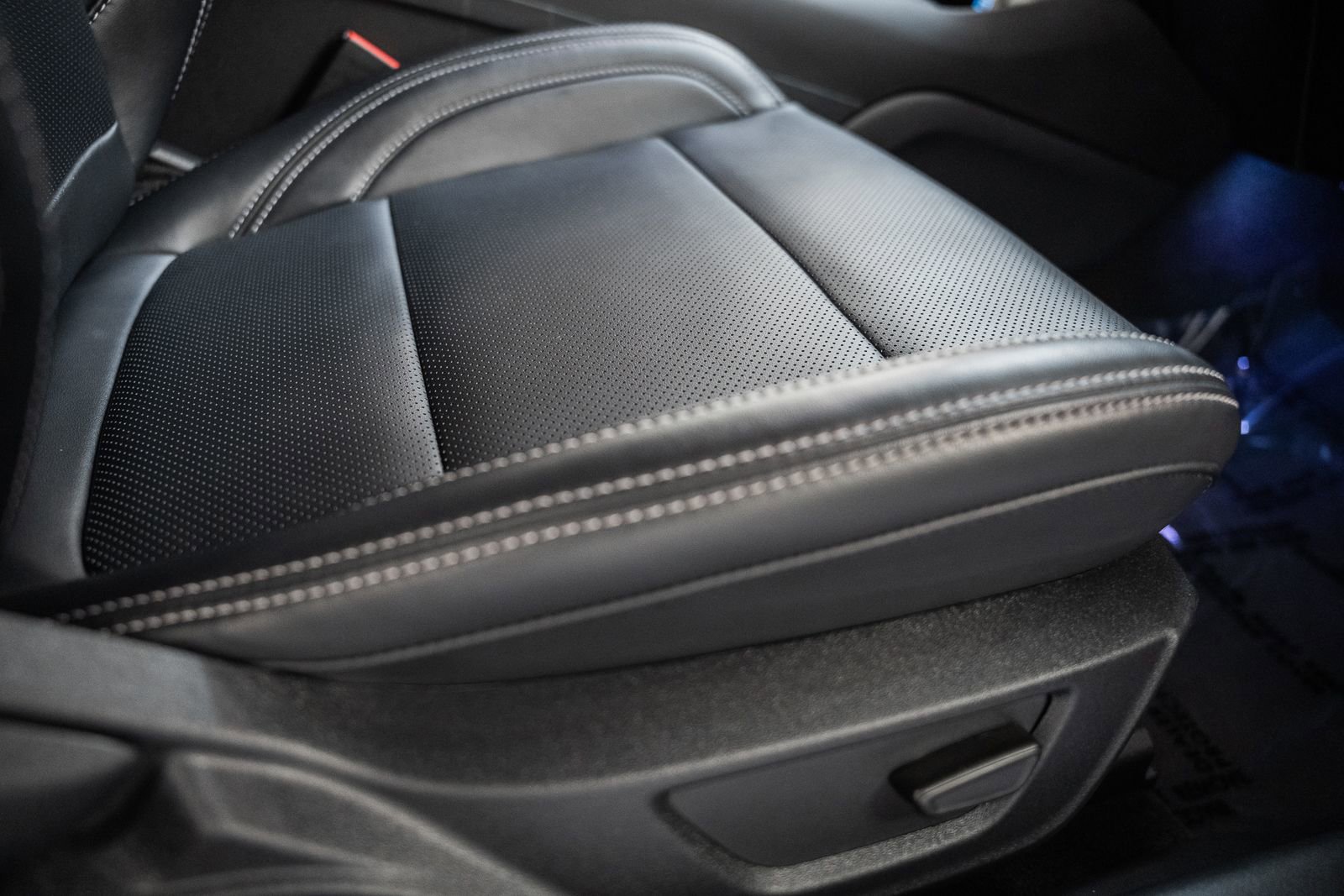 Certified 2025 Ford Mustang Premium w/ Wheel & Stripe Package image 35