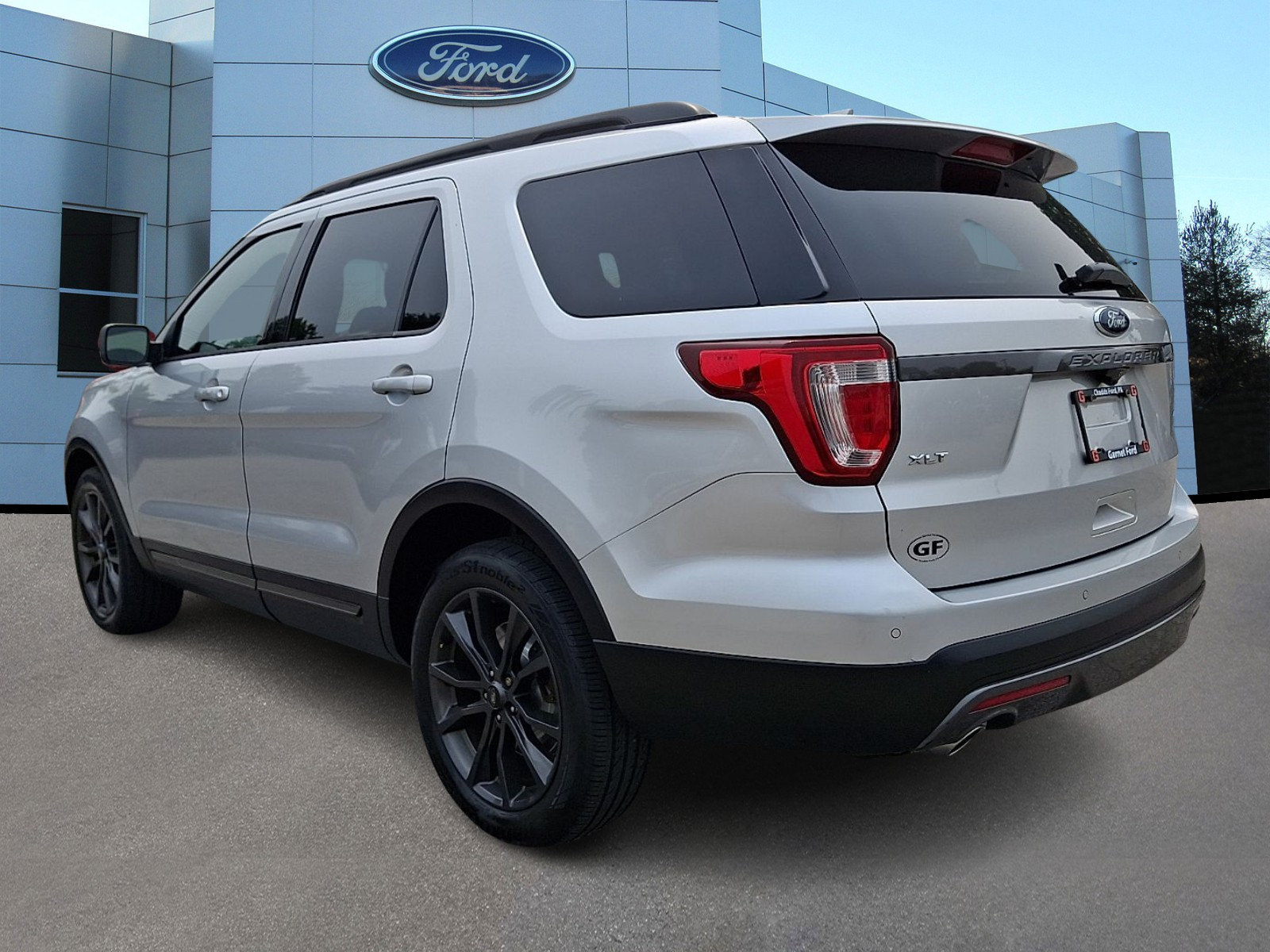 Certified 2017 Ford Explorer XLT w/ Equipment Group 202A AWD/4WD image 5
