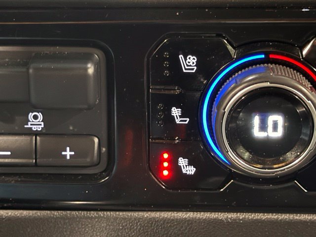 Used 2022 Chevrolet Silverado 1500 LTZ AWD/4WD image 27