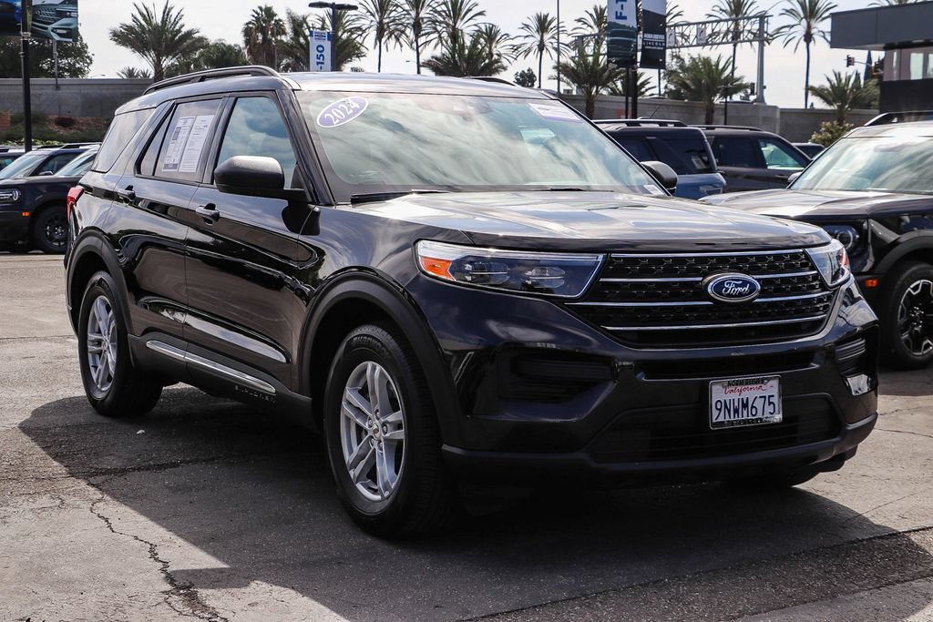 Certified 2024 Ford Explorer XLT RWD image 3