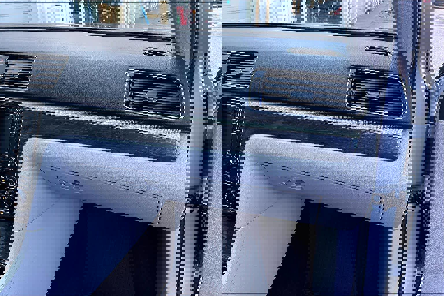 Used 2018 Volkswagen Passat 2.0T SE image 20