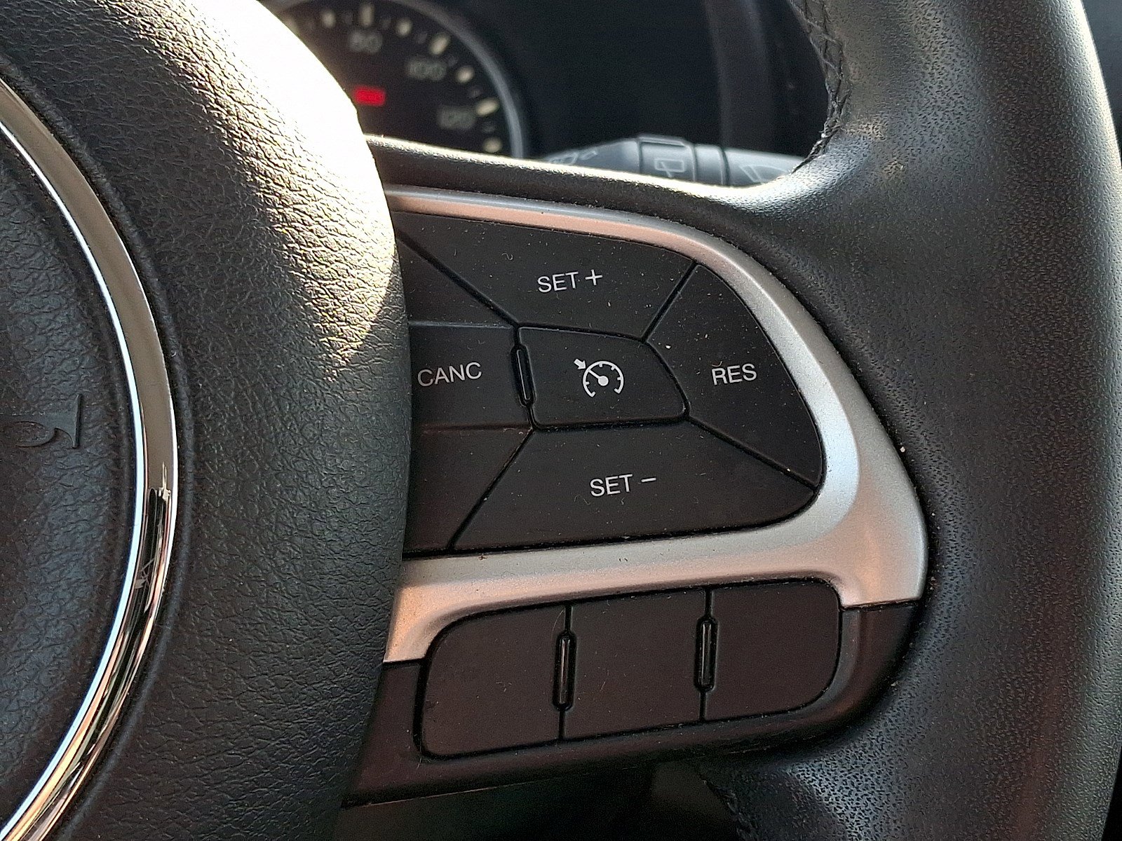 Used 2018 Jeep Renegade Latitude FWD image 19