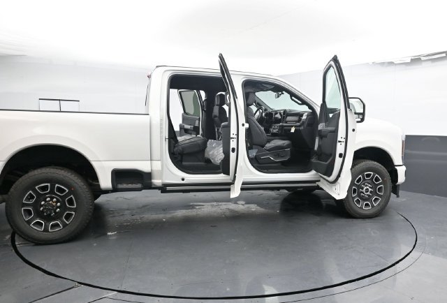 Certified 2026 Ford F350 Platinum AWD/4WD image 31