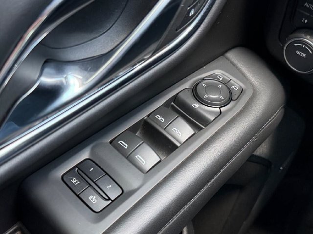 Used 2023 Chevrolet Suburban Z71 AWD/4WD image 18